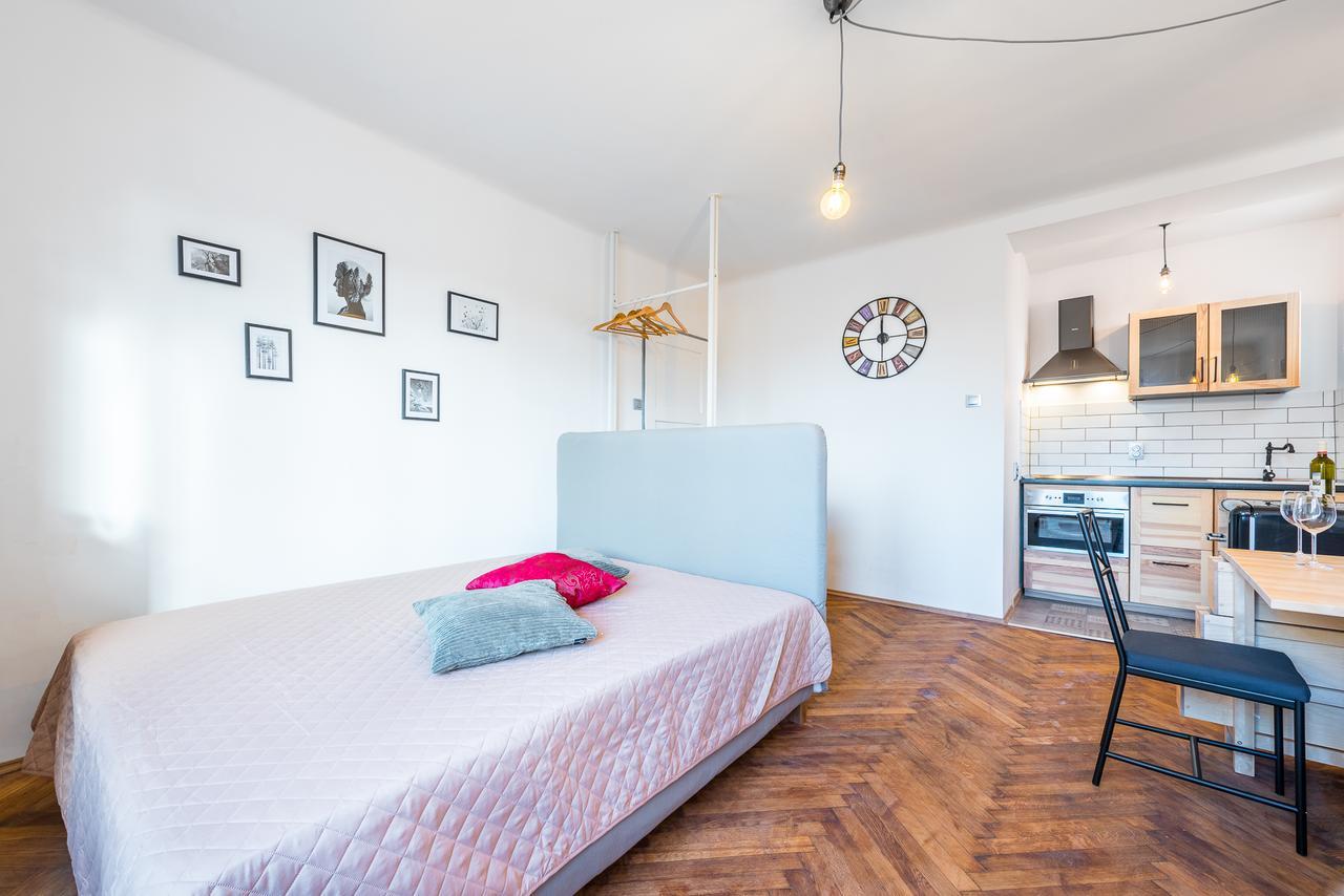 Bellagio Apartment B Praha Bagian luar foto